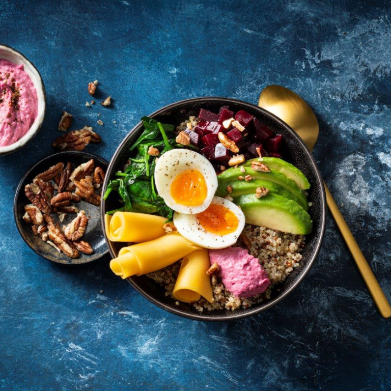 Privat: Buddhabowl met quinoa, bietjes, spinazie en Beemster 30+ Jong Belegen