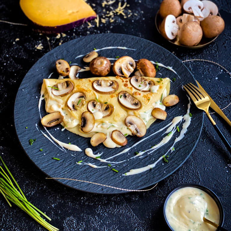 Champignon Pfannkuchen mit royaaler Käsesauce